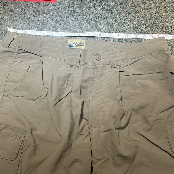 Army green Guide’s Choice XL shorts.  Many pockets.  Nylon and elastic - Picture 8 of 8